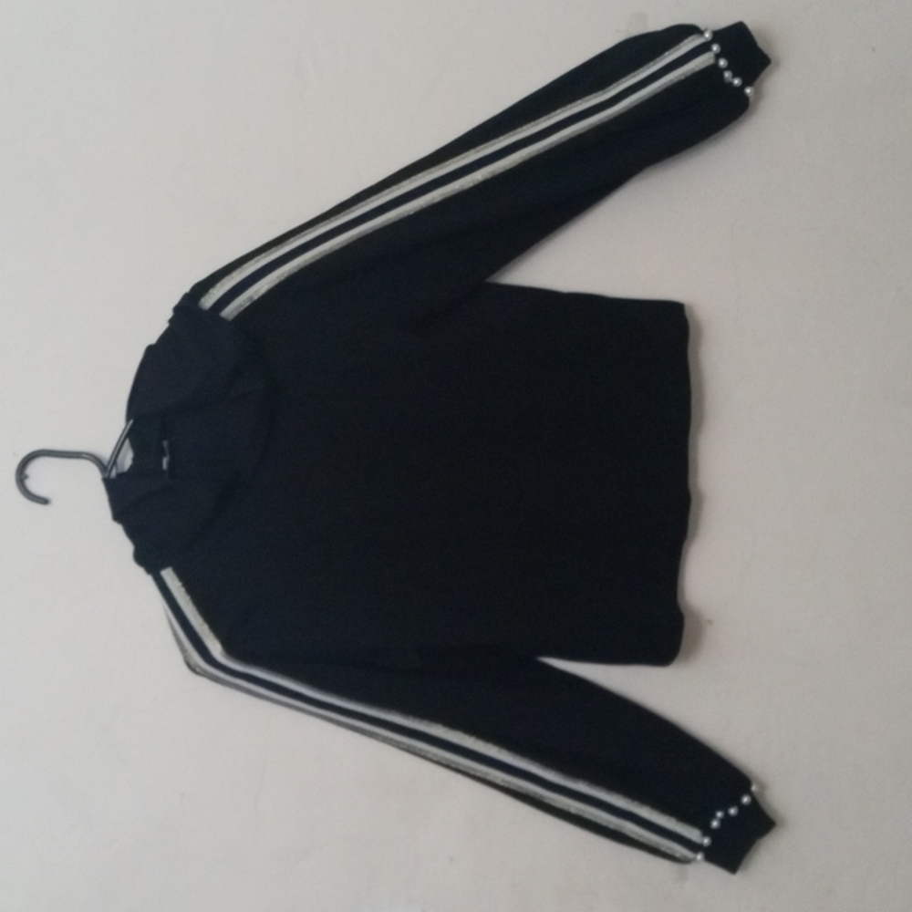 LPA Women Sweater. Color Black. Size